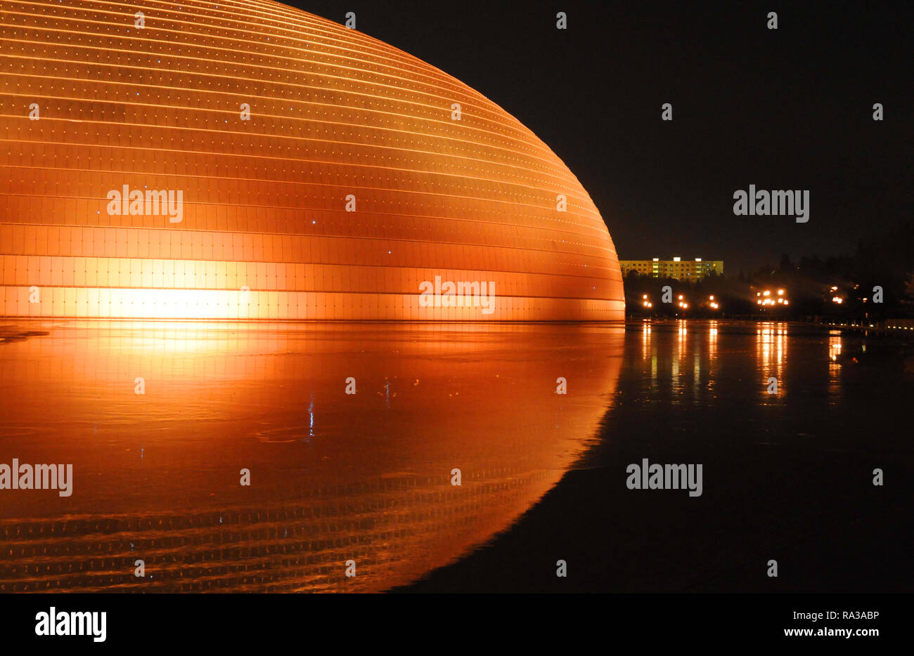 Beijing, Pechino, Cina. 1a gen, 2019. Pechino, Cina-show di illuminazione del Centro Nazionale per le Arti dello spettacolo segna il nuovo anno a Pechino in Cina. Credito: SIPA Asia/ZUMA filo/Alamy Live News Foto Stock