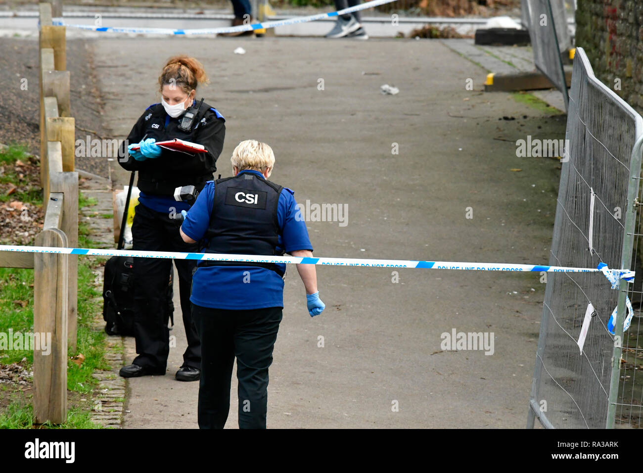 Bristol, Regno Unito. 01 gen 2019. Principali incidenti di polizia nella città di Bristol e una grande area di Broadmead Shopping Centre è stato spillato.it si estende dal parco del castello, Strada del vino, Union Street, Il Pithay e Fairfax Street. Circa 8.15 presto questa mattina un passante ha detto di aver visto ciò che sembrava una sommossa van Parcheggiato fuori del Night club SWX il 1 gennaio 2019. I funzionari di detto un grave incidente ha avuto luogo il Veglione di Capodanno. Credito: Robert Timoney/Alamy Live News Foto Stock