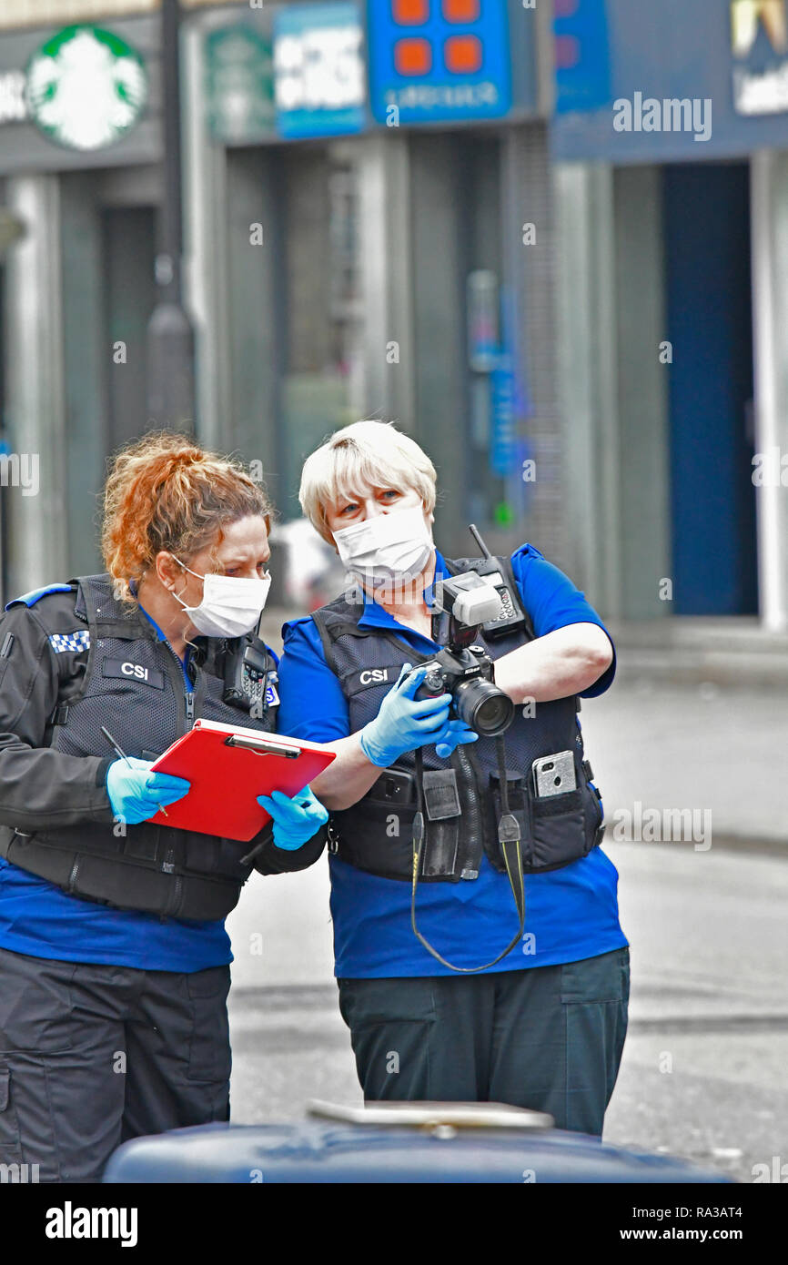 Bristol, Regno Unito. 01 gen 2019. Principali incidenti di polizia nella città di Bristol e una grande area di Broadmead Shopping Centre è stato spillato.it si estende dal parco del castello, Strada del vino, Union Street, Il Pithay e Fairfax Street. Circa 8.15 presto questa mattina un passante ha detto di aver visto ciò che sembrava una sommossa van Parcheggiato fuori del Night club SWX il 1 gennaio 2019. I funzionari di detto un grave incidente ha avuto luogo il Veglione di Capodanno. Credito: Robert Timoney/Alamy Live News Foto Stock