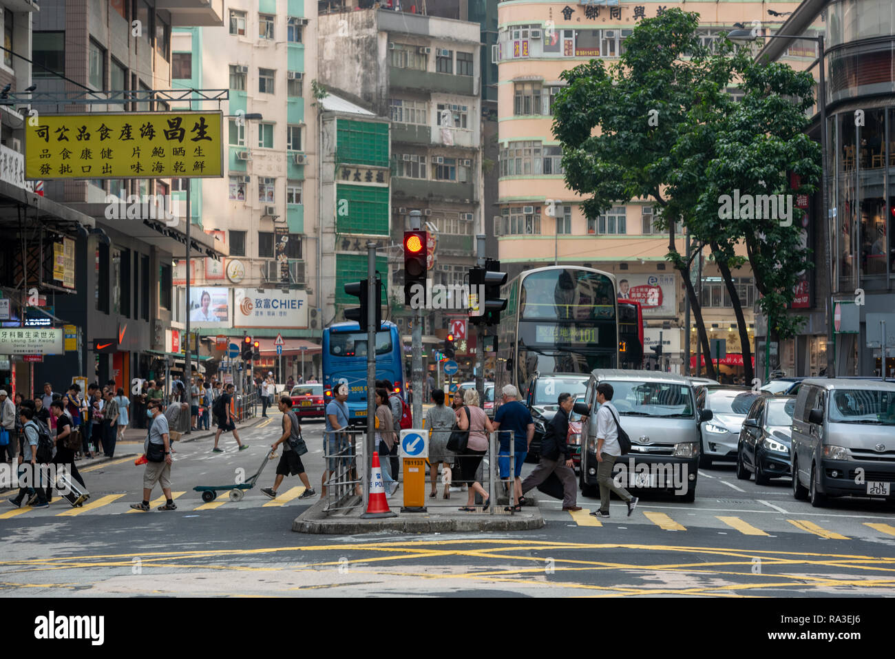 Una traversata di occupato a Wan Chai su Hong Long Island. Foto Stock