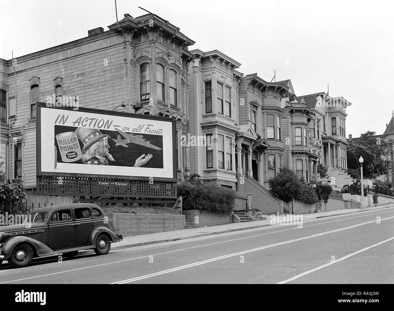 San Francisco, California. Mentre le truppe americane sono state andando in azione su lontane di fronti di residenti di ascendenza giapponese erano stati evacuati da questo neighborhod su Post Street 4/7/1942 Foto Stock