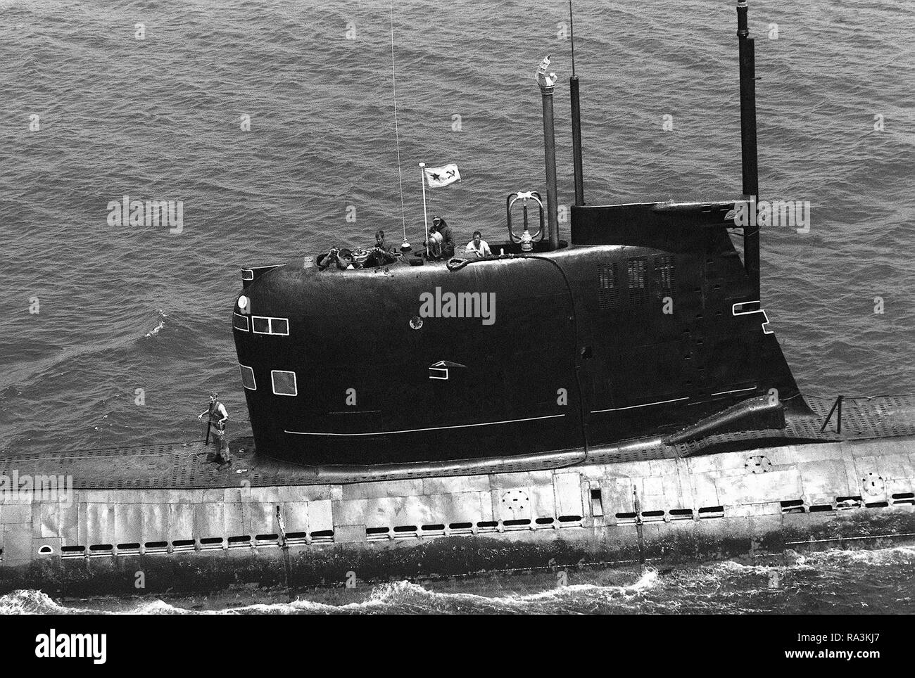 1976 - Una vista della porta della vela di un Foxtrot sovietica sottomarino di classe mentre la nave è in corso. Foto Stock