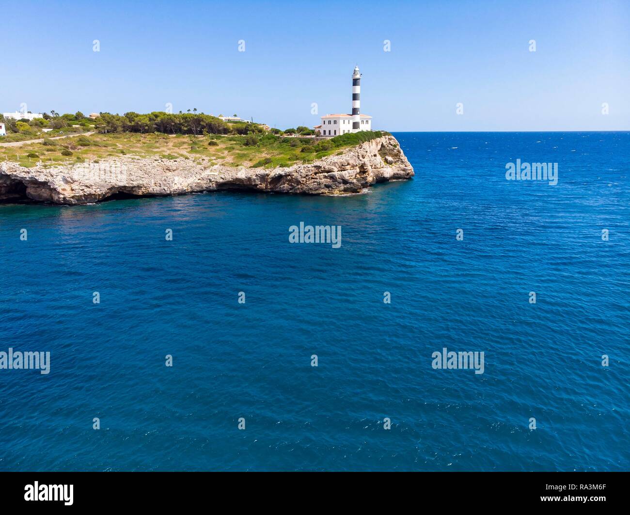 Vista aerea del lighthouse Portocolom, Punta de ses Crestes, Potocolom, Maiorca, isole Baleari, Spagna Foto Stock