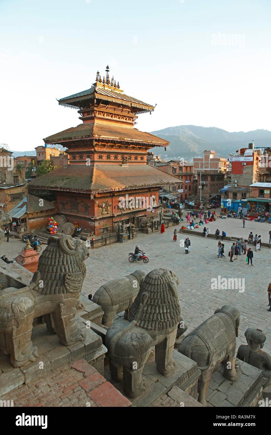 Bhairavnath Tempio a Taumadhi Square, Città Vecchia, Bhaktapur, Valle di Kathmandu, Nepal Foto Stock