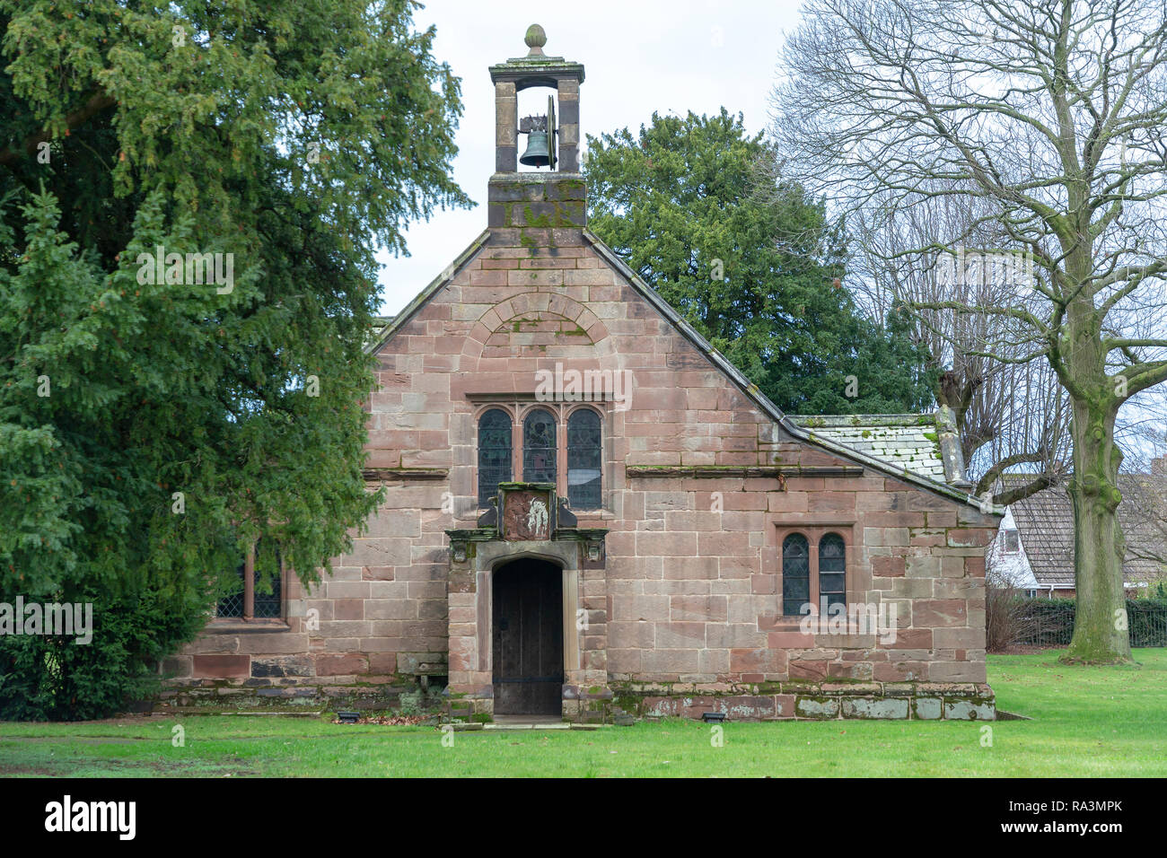 Sportello anteriore della cappella della Beata Vergine Maria, Alta Legh, Cheshire, Inghilterra, Regno Unito Foto Stock