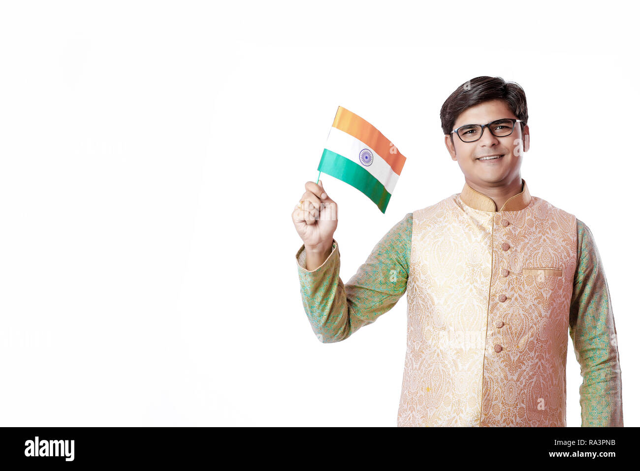 Giovani indiani uomo con bandiera indiana Foto Stock