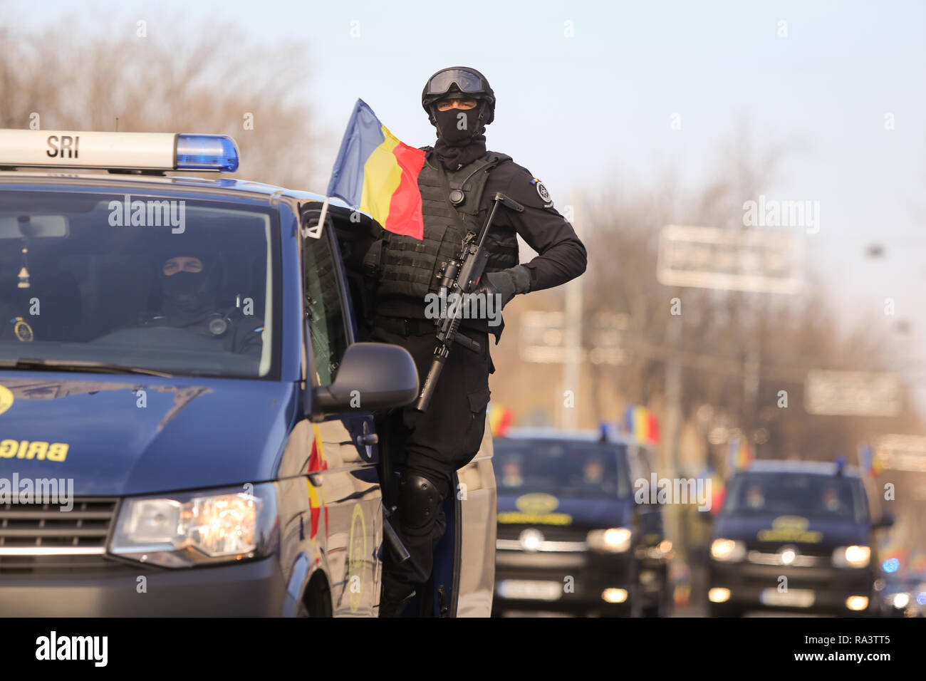 Bucarest, Romania - 1 Dicembre 2018: Anti terrorista officer dal rumeno Intelligence Service, armati con un MP7 Heckler & Koch mitragliatore, Foto Stock
