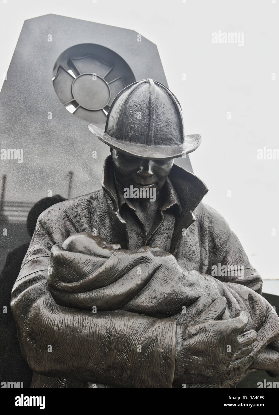 Vigili del fuoco caduti memorial 'ultimo allarme', Fire & Marine station 334 Queens Quay West, Harbourfront District, Toronto, Ontario, Canada Foto Stock