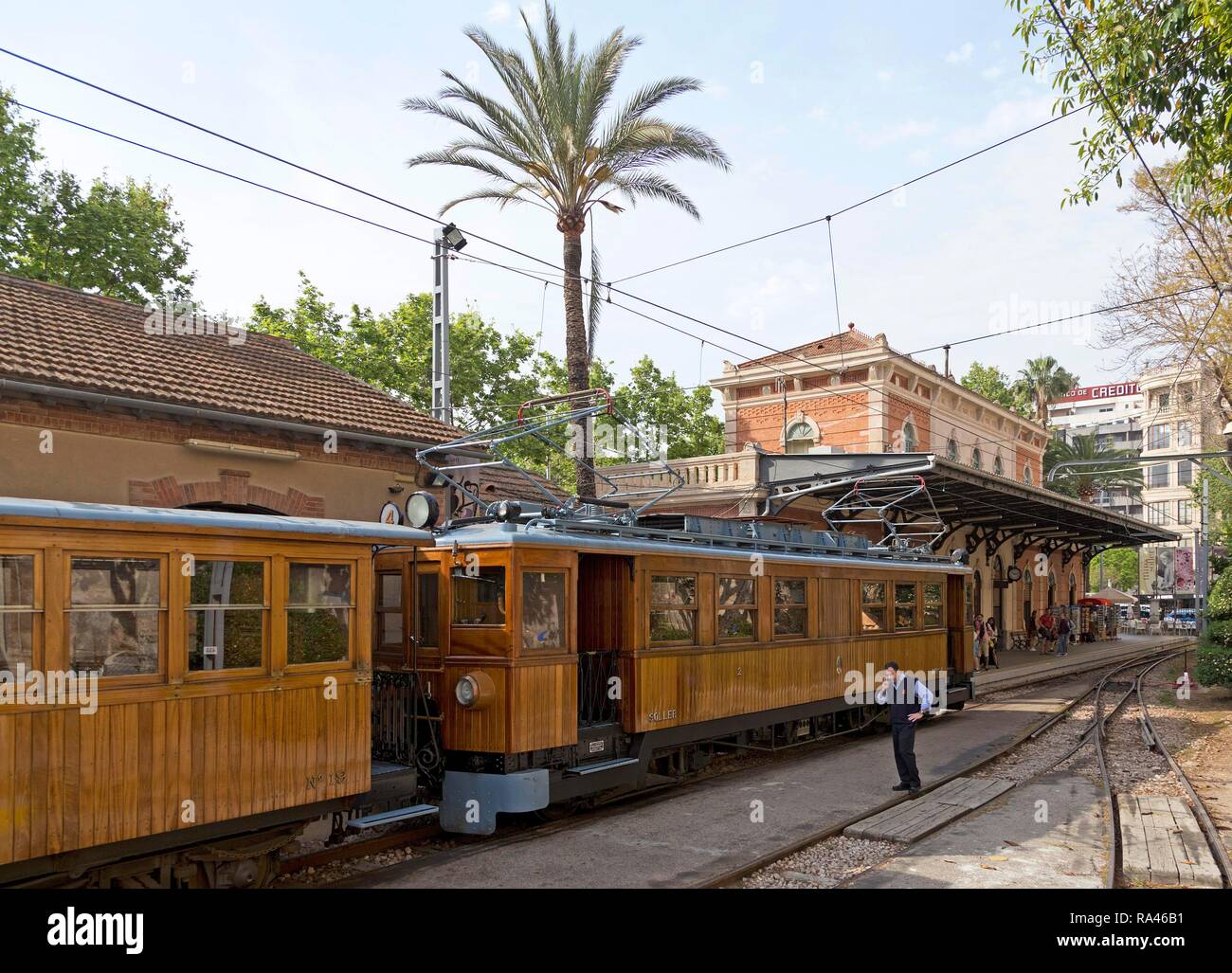 Tren de Sóller, Plaça d'Espanya stazione ferroviaria, Palma de Mallorca, Spagna Foto Stock