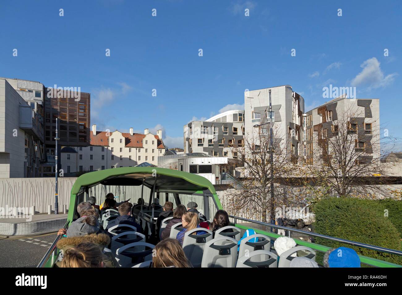 Holyrood, il Parlamento Scozzese, da Sightseeing-Bus, Edimburgo, Scozia, Gran Bretagna Foto Stock