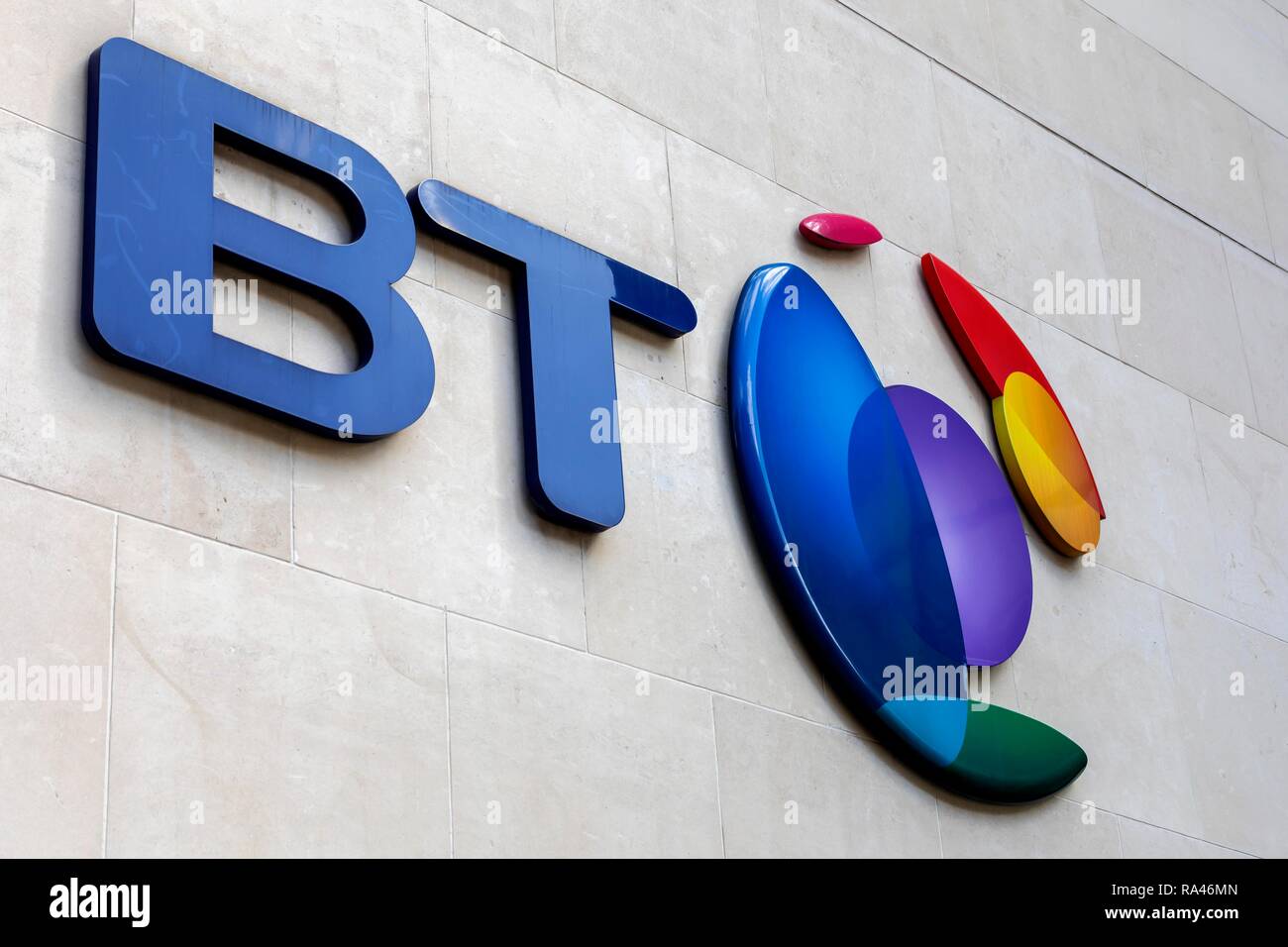 Il logo presso la sede centrale della compagnia telefonica di British Telecom, Londra, Gran Bretagna Foto Stock