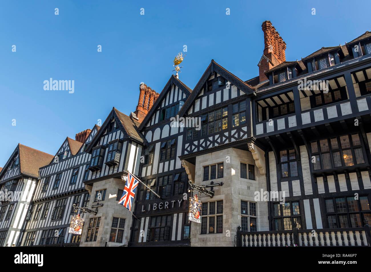 In stile Tudor Luxury department store Liberty, Regent Street, Londra, Gran Bretagna Foto Stock
