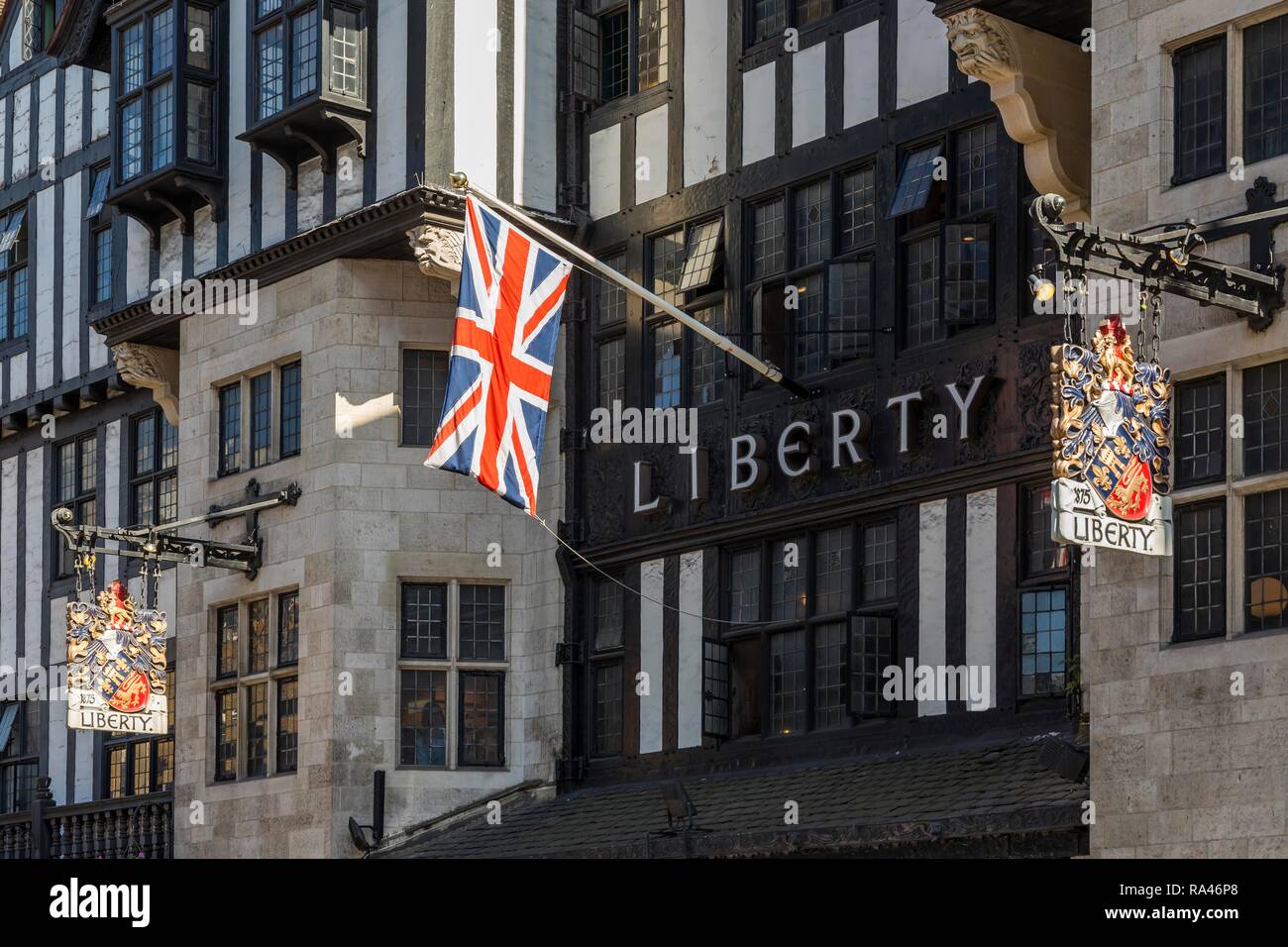In stile Tudor Luxury department store Liberty, Regent Street, Londra, Gran Bretagna Foto Stock