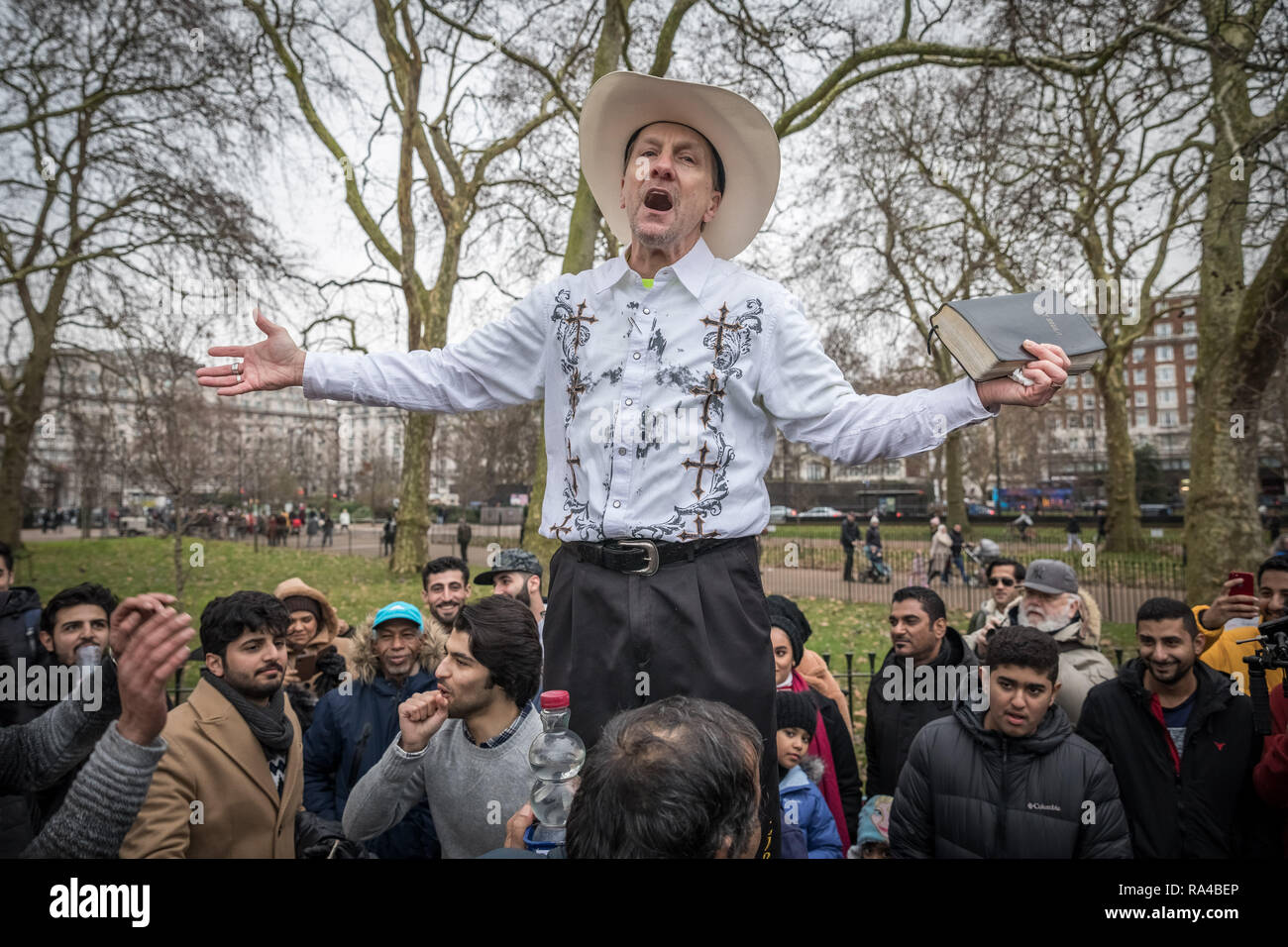 Speakers' Corner, il parlare in pubblico angolo nord-est di Hyde Park di Londra. Foto Stock