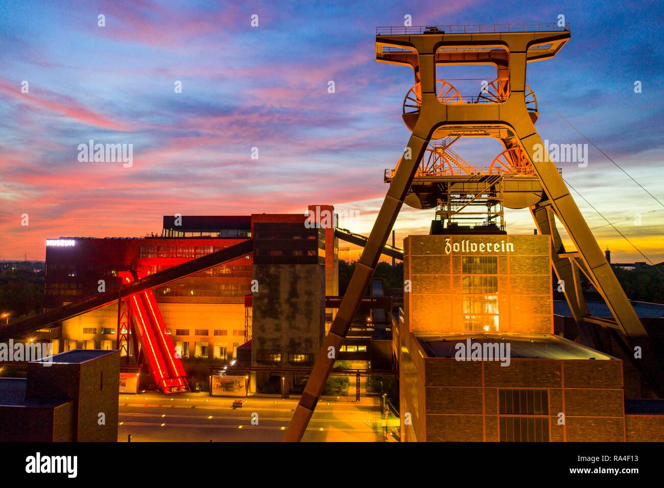 Eredità di Mondo Zeche Zollverein a Essen, Doppelbock di miniera di albero 12, Ruhrmuseum nell'ex edificio della rondella di carbone Foto Stock