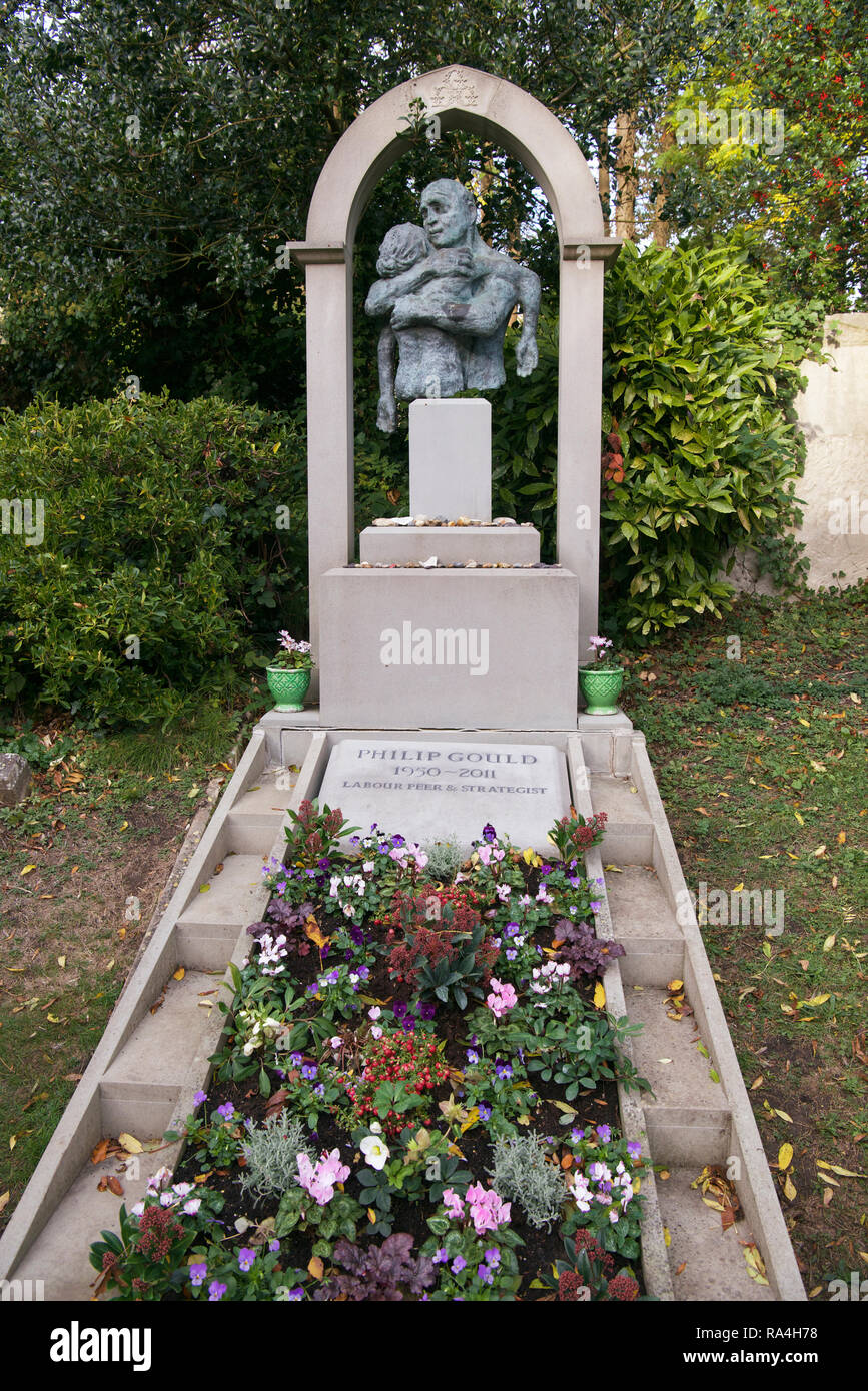 Tomba del barone Philip Gould nuovo consulente del lavoro est cimitero di Highgate Londra Inghilterra Foto Stock