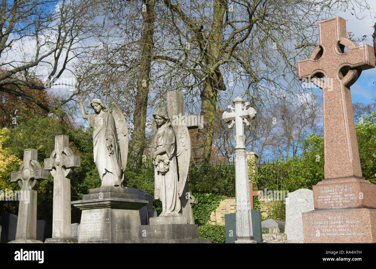 Tombe a est del cimitero di Highgate Londra Inghilterra Foto Stock