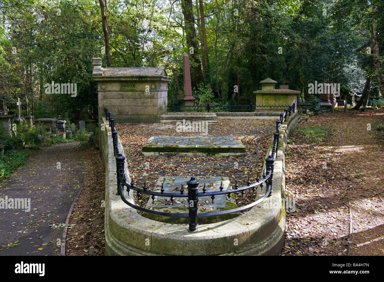 Mausoleo del generale Sir Loftus Otway ufficiale di cavalleria guerra peninsulare occidentale il cimitero di Highgate Londra Inghilterra Foto Stock