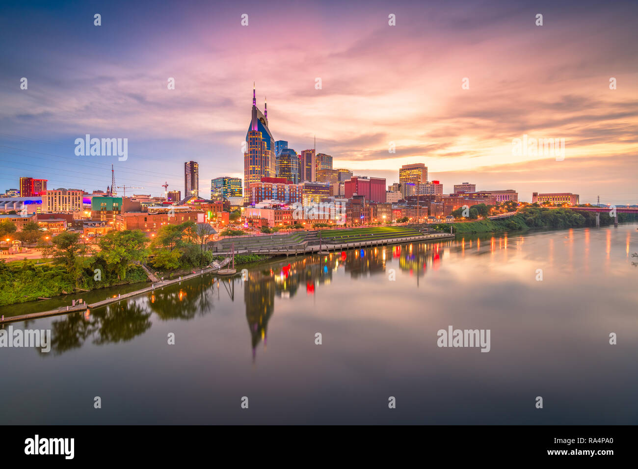 Nashville, Tennessee, Stati Uniti d'America centro città al crepuscolo. Foto Stock