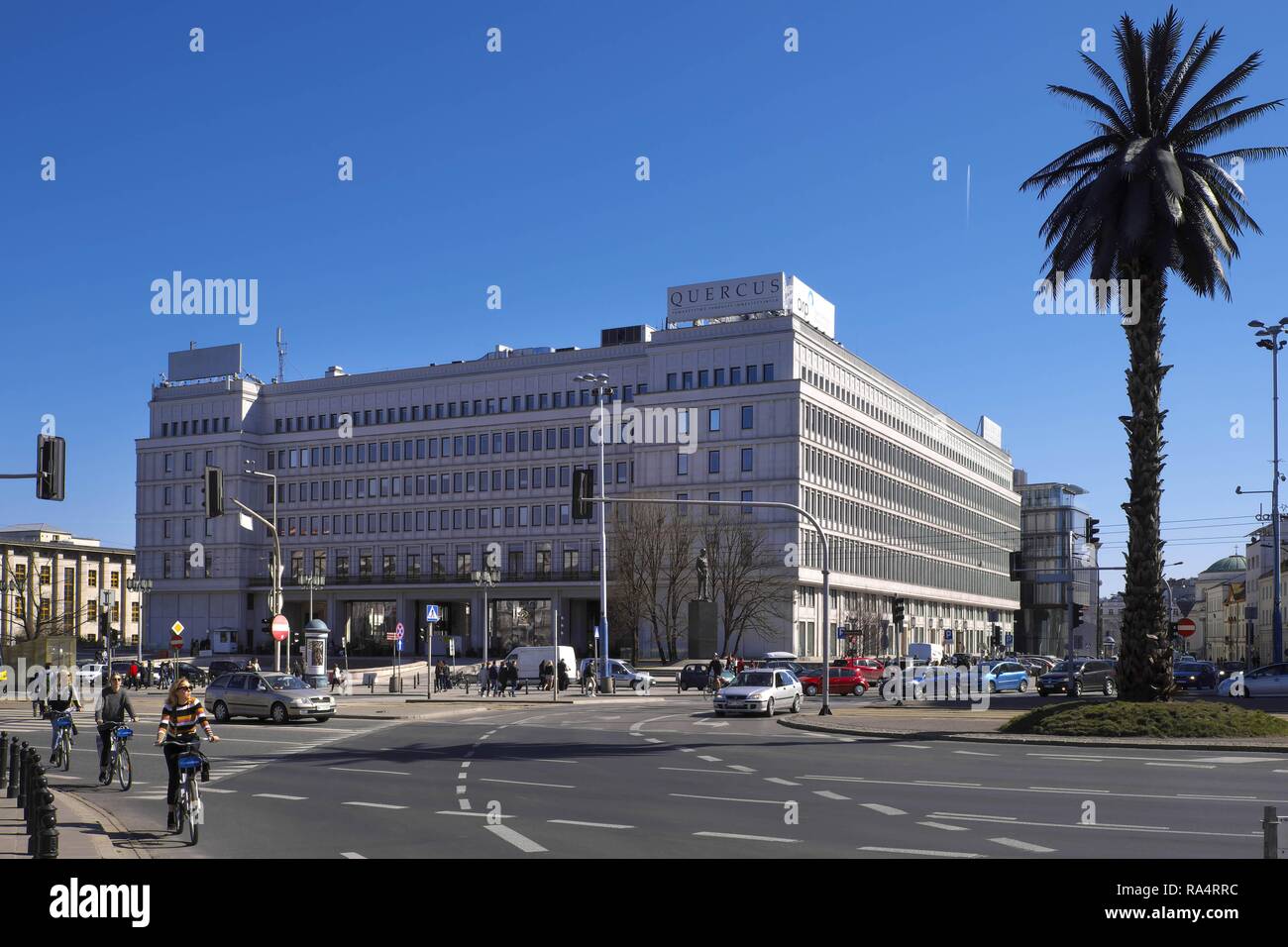 Warszawa, Polska - Srodmiescie - dawny budynek Komitetu Centralnego KC PZPR i Gieldy Warszawskiej GPW przy. Al. Ho Jerozolimskich rondzie De Gaulla Varsavia, Polonia - ex Comitato Centrale del Communis Foto Stock