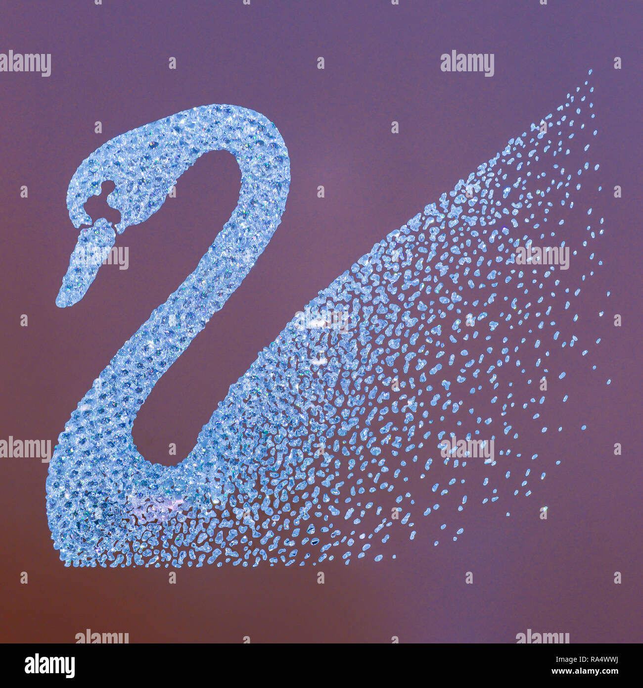 Cigno di cristallo Swarovski su sfondo rosa Foto Stock
