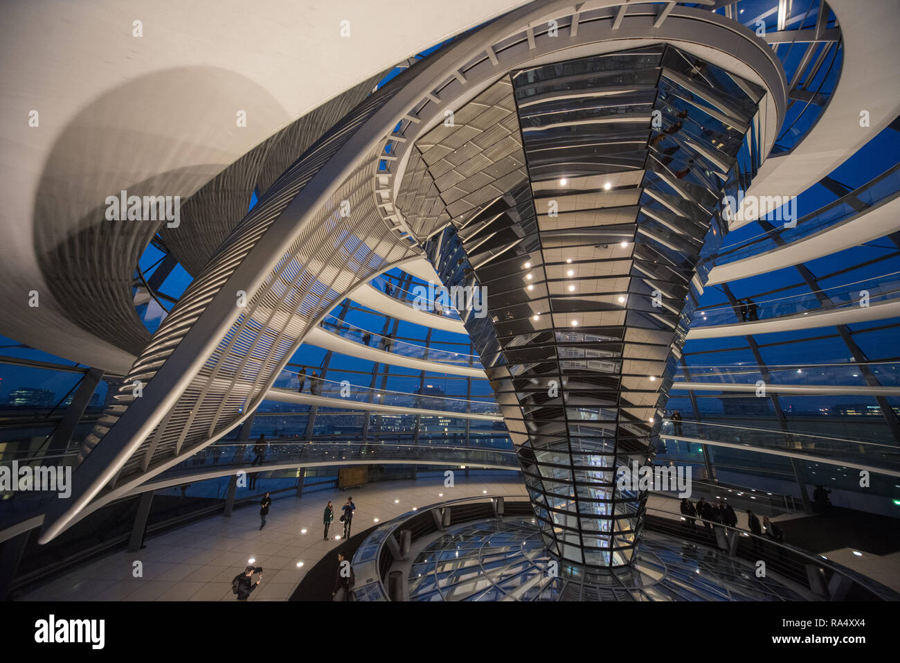 Cyber dom Reichskuppel Berlino moderna architettura futuristica Foto Stock