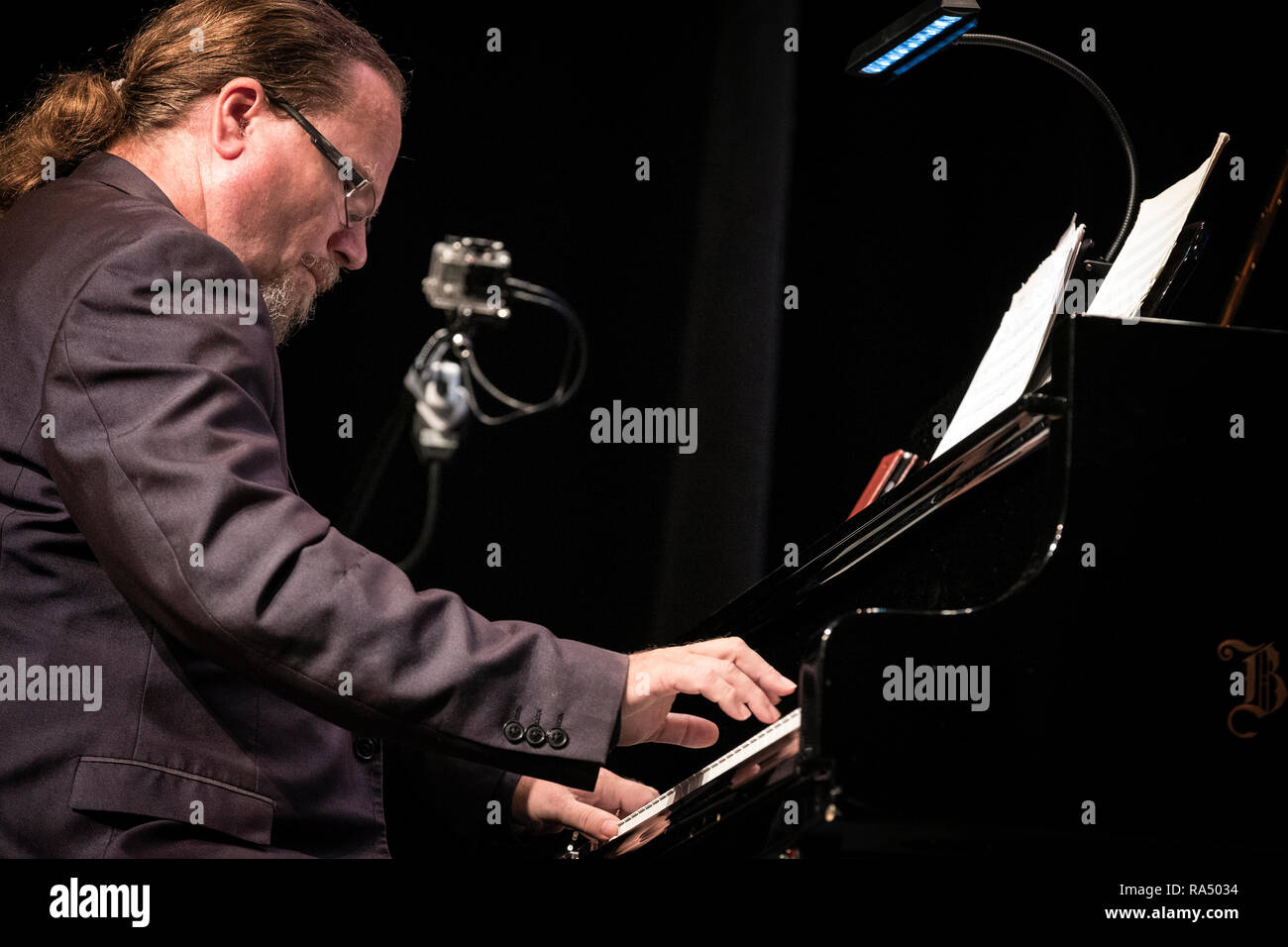 Craig Milverton assolo sul pianoforte wit 'Clarinetto Maestros', Scarborough Jazz Festival 2017 Foto Stock