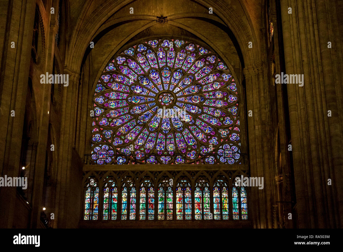 Il Nord rosone della cattedrale di Notre Dame de Paris - noto anche come la cattedrale di Notre Dame a medievale cattedrale cattolica sull'Île de la Cité Foto Stock