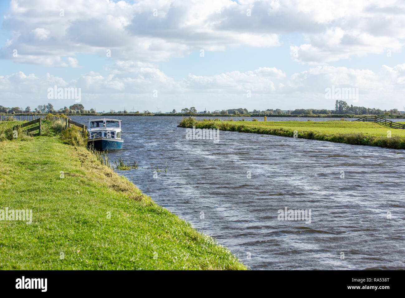 Paesaggio di acqua del Kagerplassen in South Holland Olanda. Foto Stock