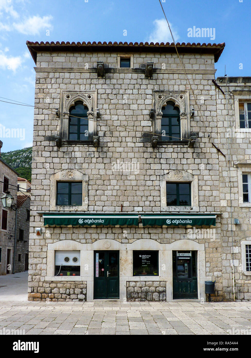 Edificio che ospita la OTP Banka, Ston, Croazia Foto Stock