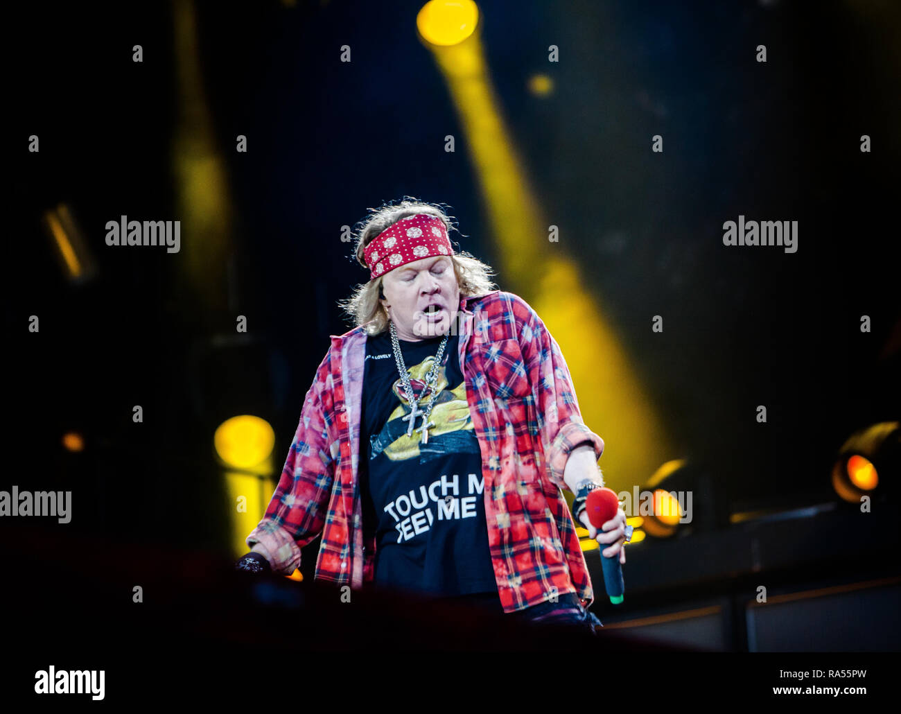 La Australian rock band AC/DC esegue un concerto dal vivo a Ceres Park di Aarhus come parte della roccia o busto World Tour 2016. Qui il cantante Axl Rose è visto dal vivo sul palco. Danimarca, 12/06 2016. Ad eccezione della Danimarca Foto Stock