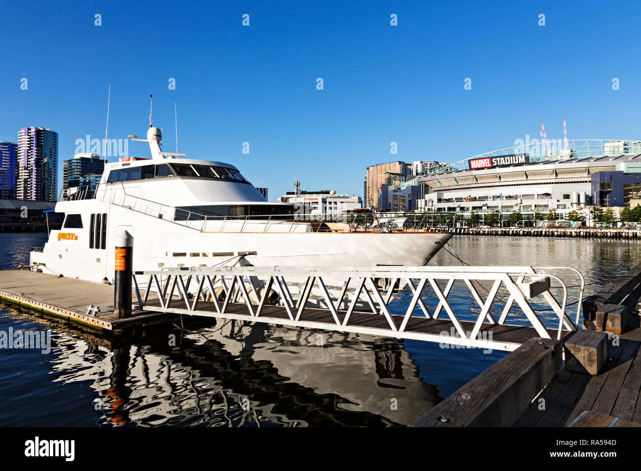 Il lusso charter imbarcazione Quest iii ormeggiate nel porto Victoria a Melbourne Docklands,Victoria Australia. Foto Stock