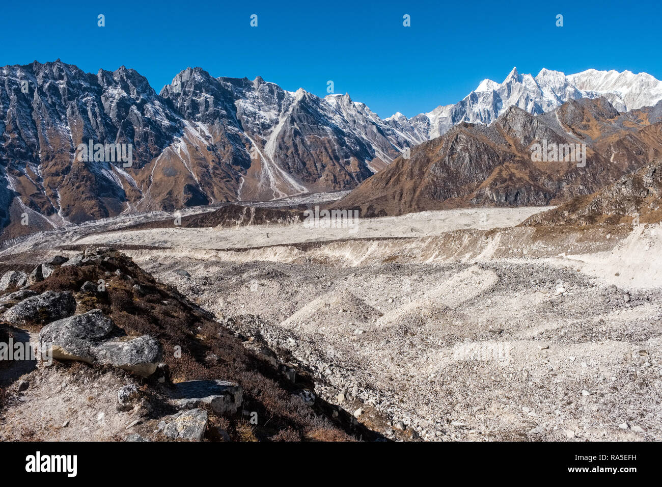 Ghiacciaio e le morene in Nepal Himalaya Foto Stock