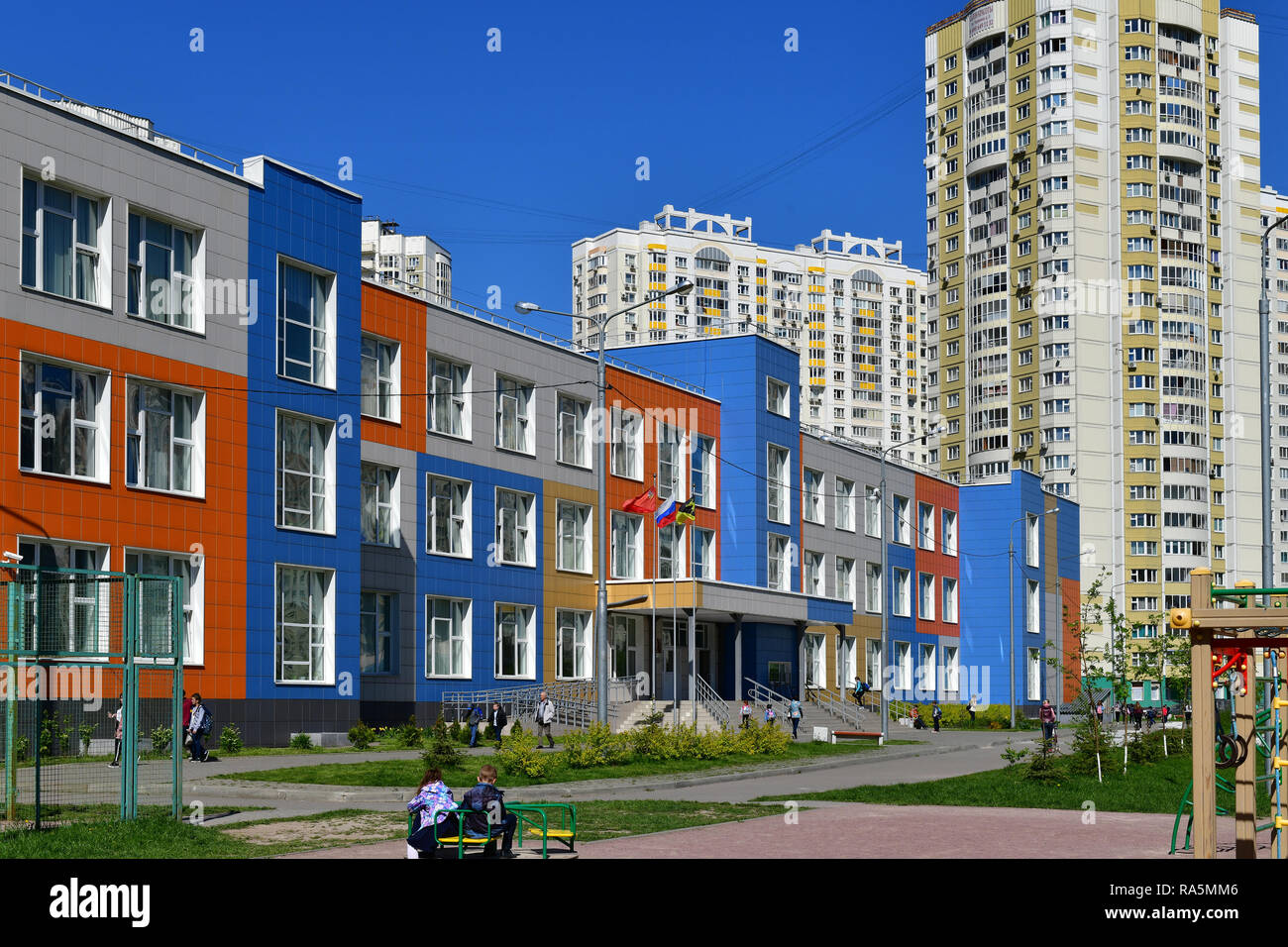 Khimki,Russia - Maggio 10. 2018. Bella luminose nella scuola media di una educazione generale Foto Stock