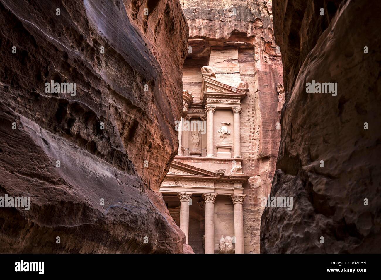 La casa del tesoro del faraone Khazne al-Firaun, Petra, Giordania Foto Stock