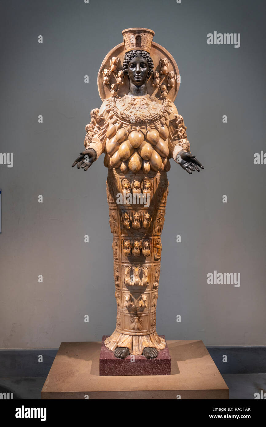 ARoman, scultura in alabastro, dei godess Artemis, noto come Artemide di Efeso, 2nd. cen. Annuncio, nel Museo Archeologico Nazionale di Napoli Foto Stock