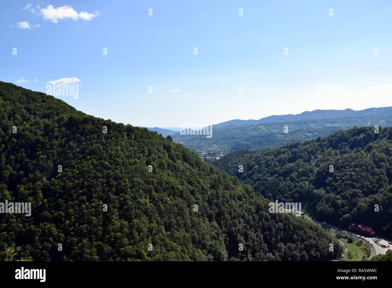 Montare Cetatea vicino castello di Poenari. Arges River Valley, Romania. Foto Stock