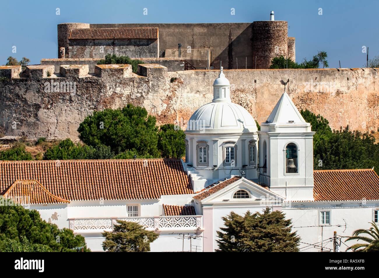 Nossa Senhora dos Martires Chiesa e castello, Castro Marim, Algarve, Portogallo, Europa Foto Stock