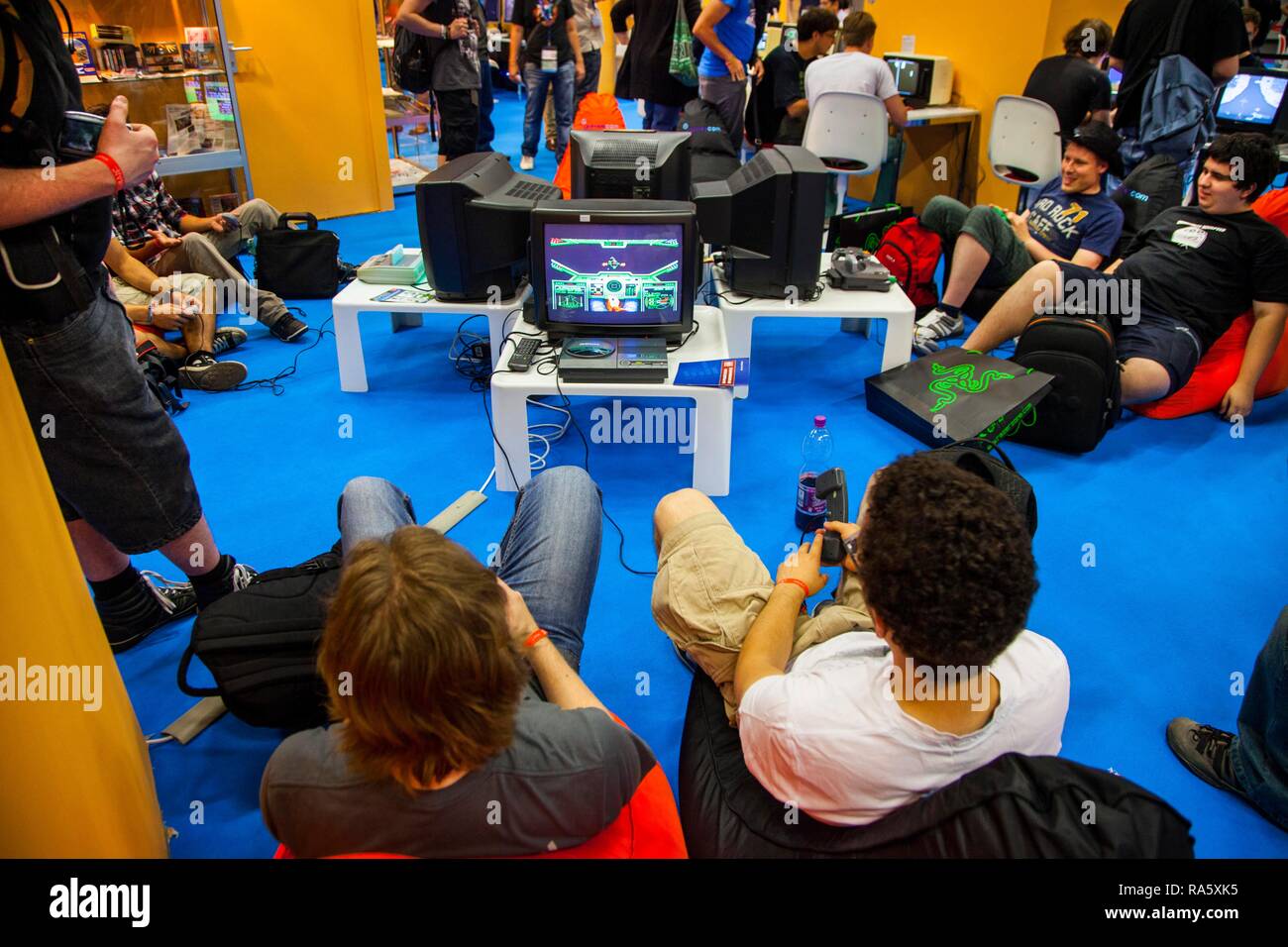 Giochi rétro, Atari giochi per computer e computer degli anni ottanta, gamescom, alla più grande fiera mondiale di interactive Foto Stock