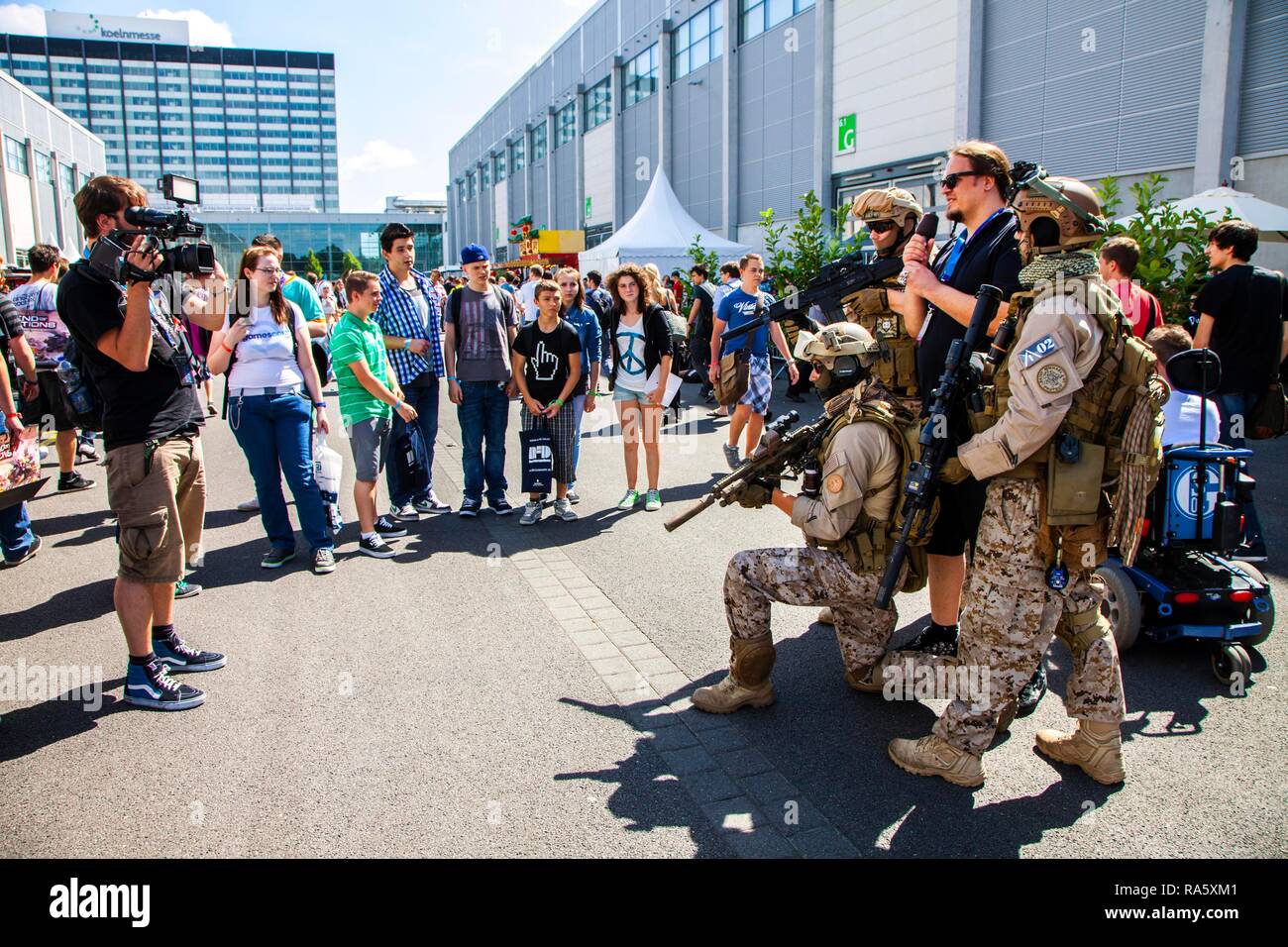 Promozione marziale per un'azione di gioco di guerra, uno sparatutto in prima persona gioco di guerra, 'Medal d'onore - Warfighter', gamescom, di tutto il mondo Foto Stock