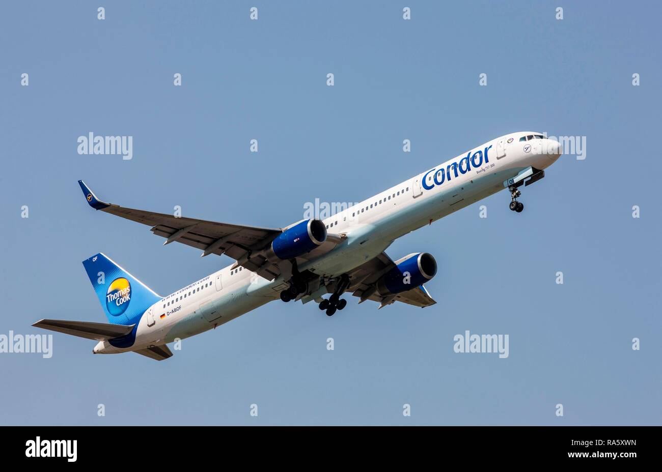 Condor, Boeing 757-300, dopo il decollo dall'aeroporto di Duesseldorf, nella Renania settentrionale-Vestfalia Foto Stock