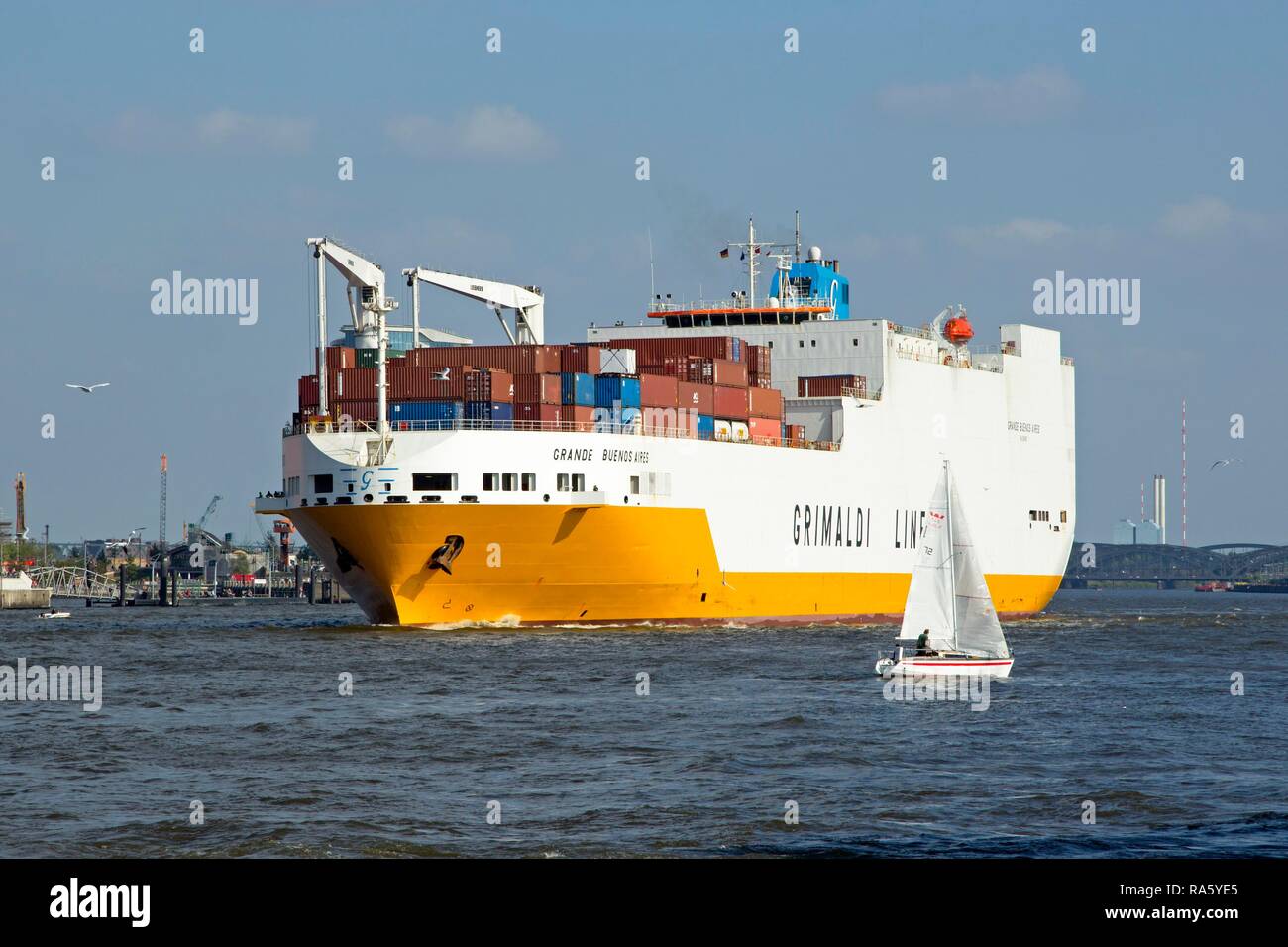 Nave Container, Norderelbe, Amburgo Foto Stock