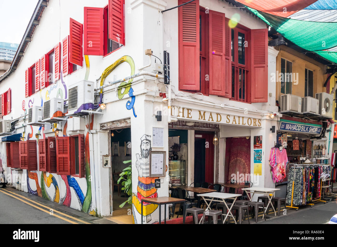 Singapore - 22 dicembre 2018: Il Mad marinai bar e ristorante sul Haji lane. Questo è in Kampong Glam zona Foto Stock