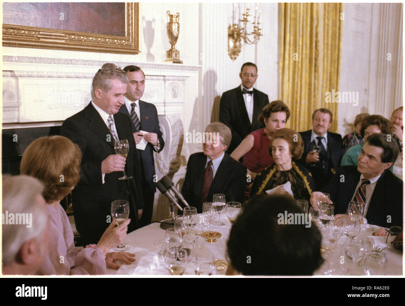 Jimmy Carter e Rosalynn Carter stato ospite a cena per il Presidente della Romania, Nicolae Ceausescu Aprile 12, 1978 Foto Stock