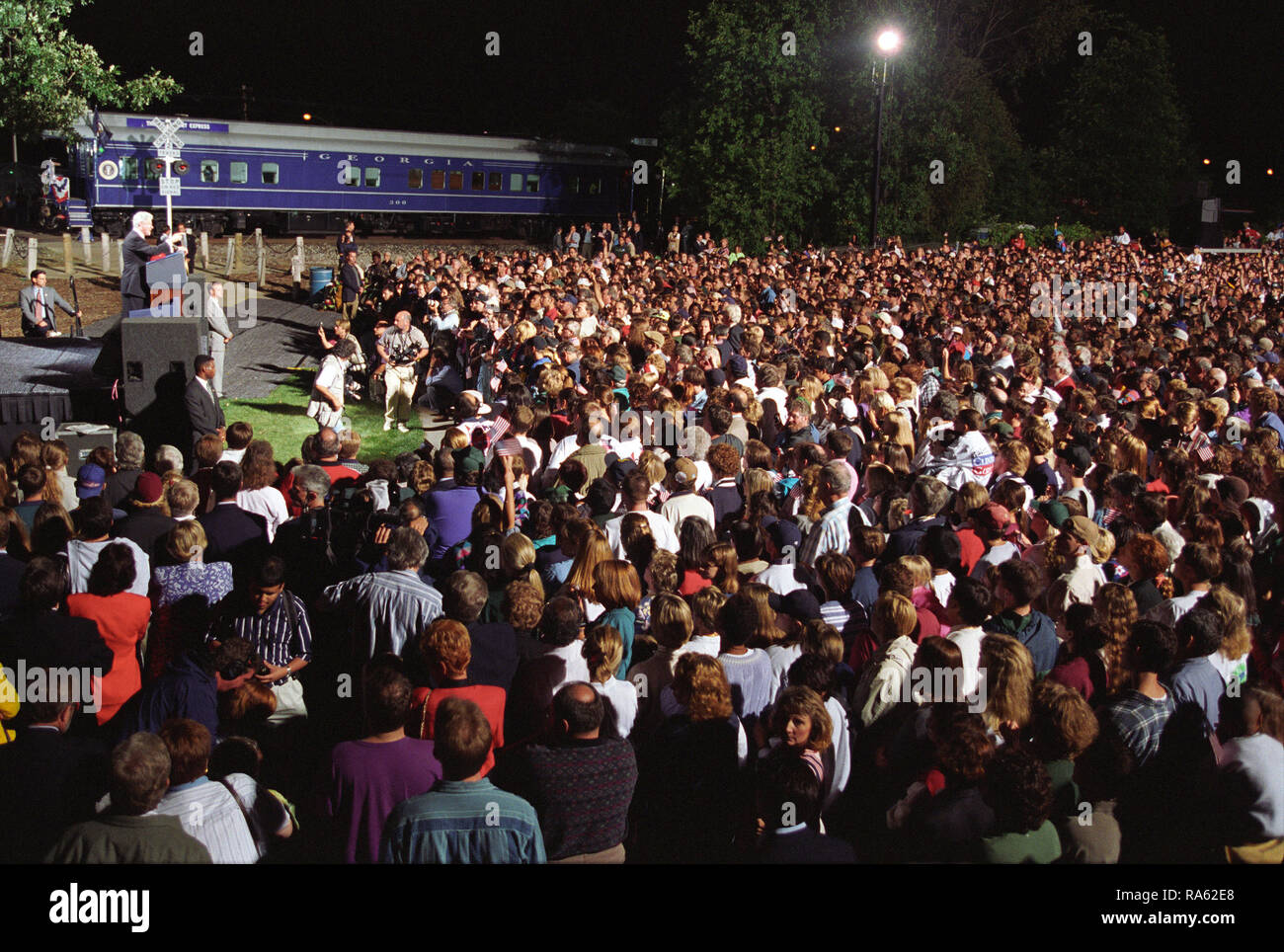 8/27/1996 presidente William Jefferson Clinton affrontando una folla in East Lansing, Michigan. Foto Stock
