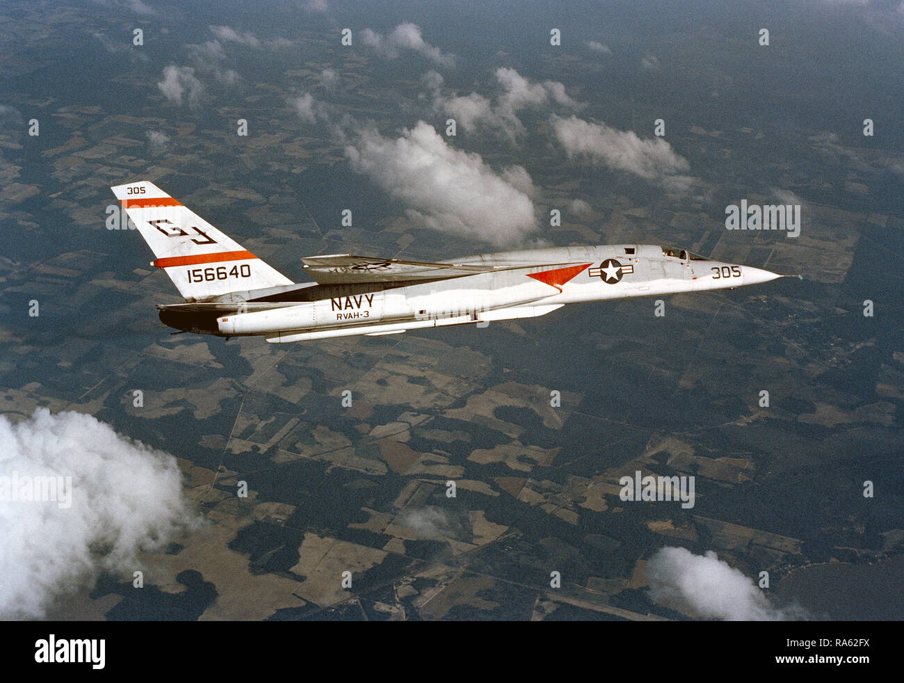 1976 - un'aria-aria - Vista laterale destra di un pesante attacco riconoscimento Squadron 3 (RVAK-3) RA-5C Vigilante aeromobili. Foto Stock
