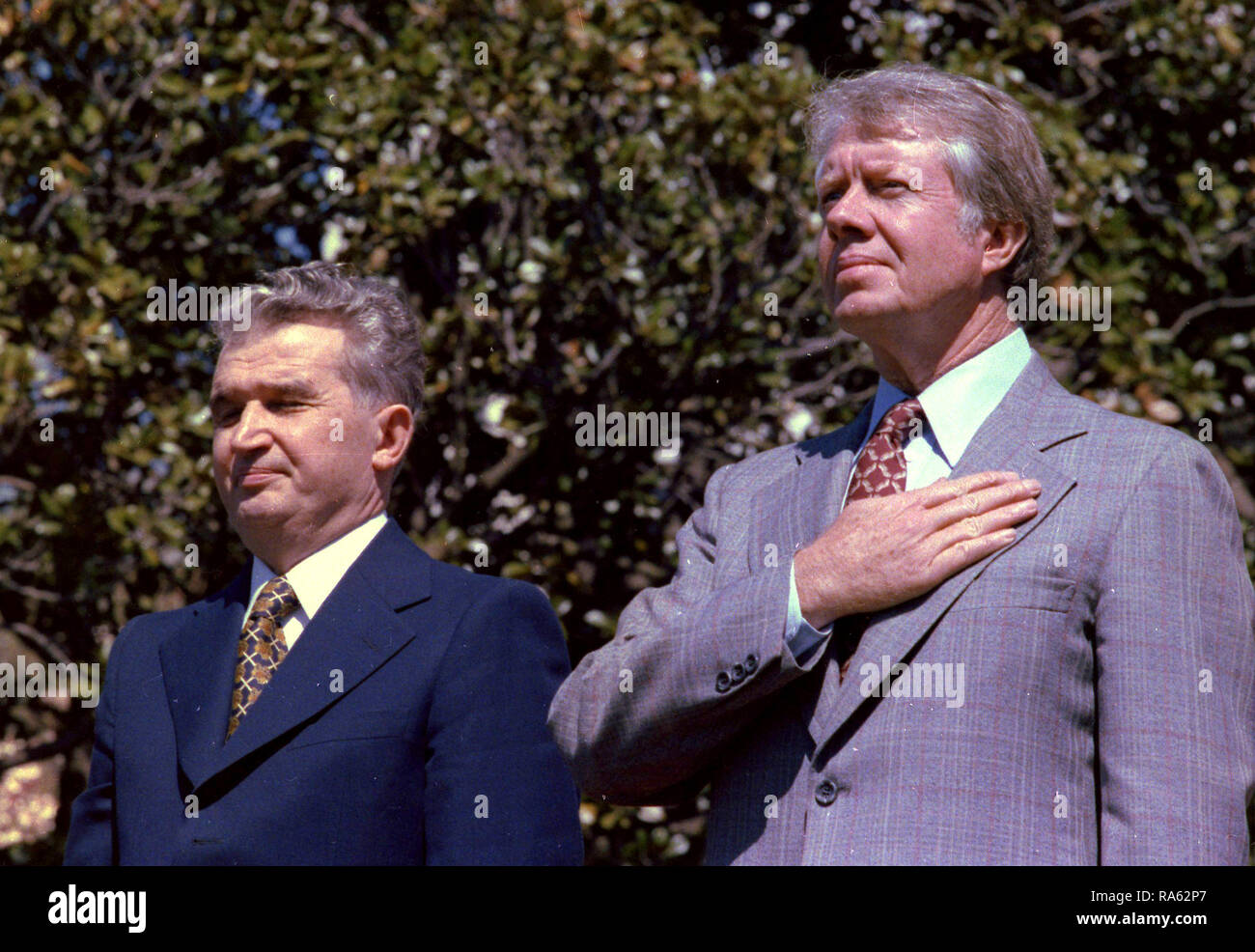 Nicolae Ceausescu di Romania e Jimmy Carter durante le cerimonie di arrivo per la visita di Stato del Presidente della Repubblica di Romania. Aprile 12, 1978 Foto Stock