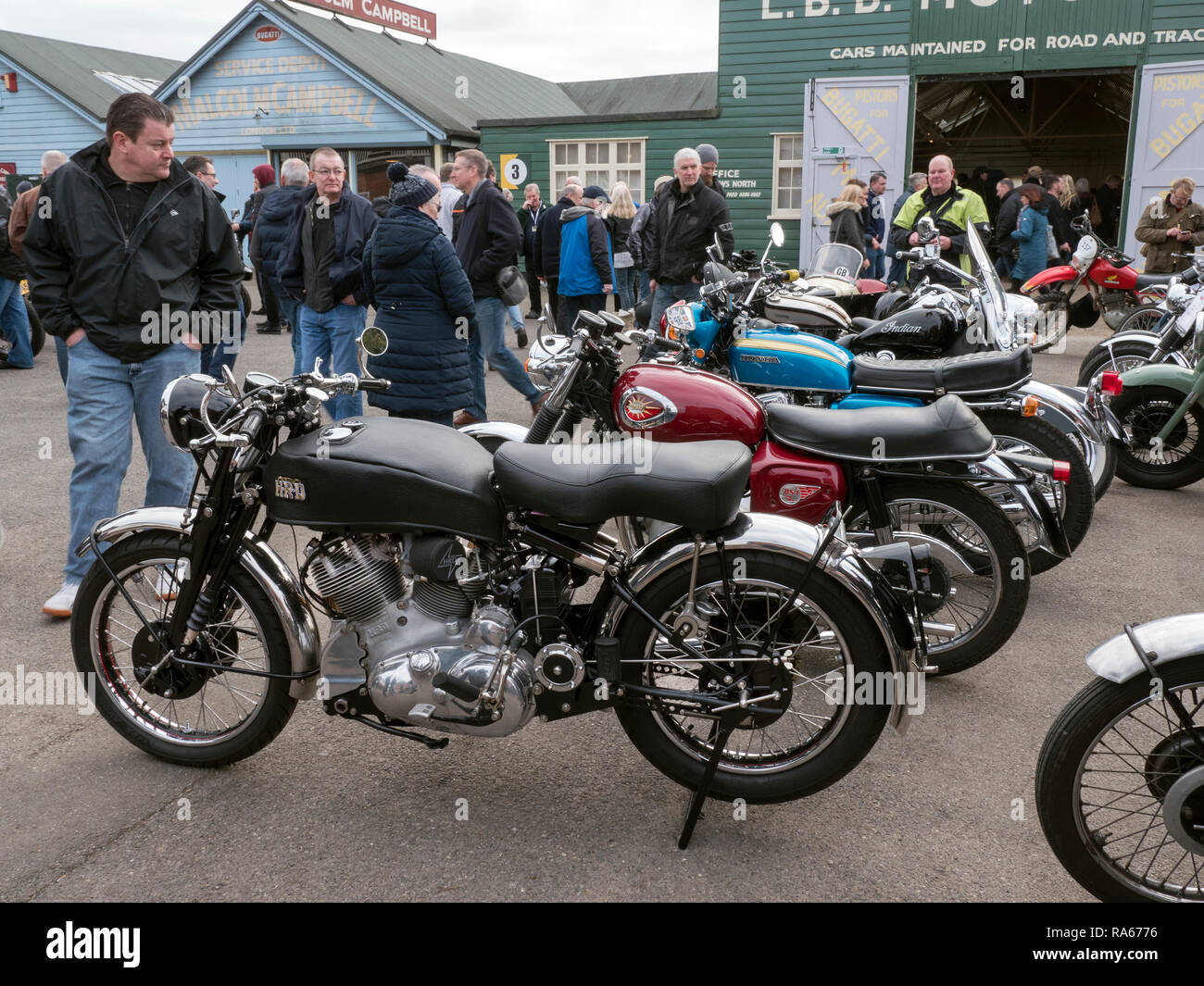 Weybridge, Surrey, Regno Unito. Il 1 di gennaio 2019. Brooklands Museum New Years Day Classic car la raccolta. Posizione strada Brooklands Weybridge Surrey UK. 01/01/2019: Credito Martyn Goddard/Alamy Live News Foto Stock