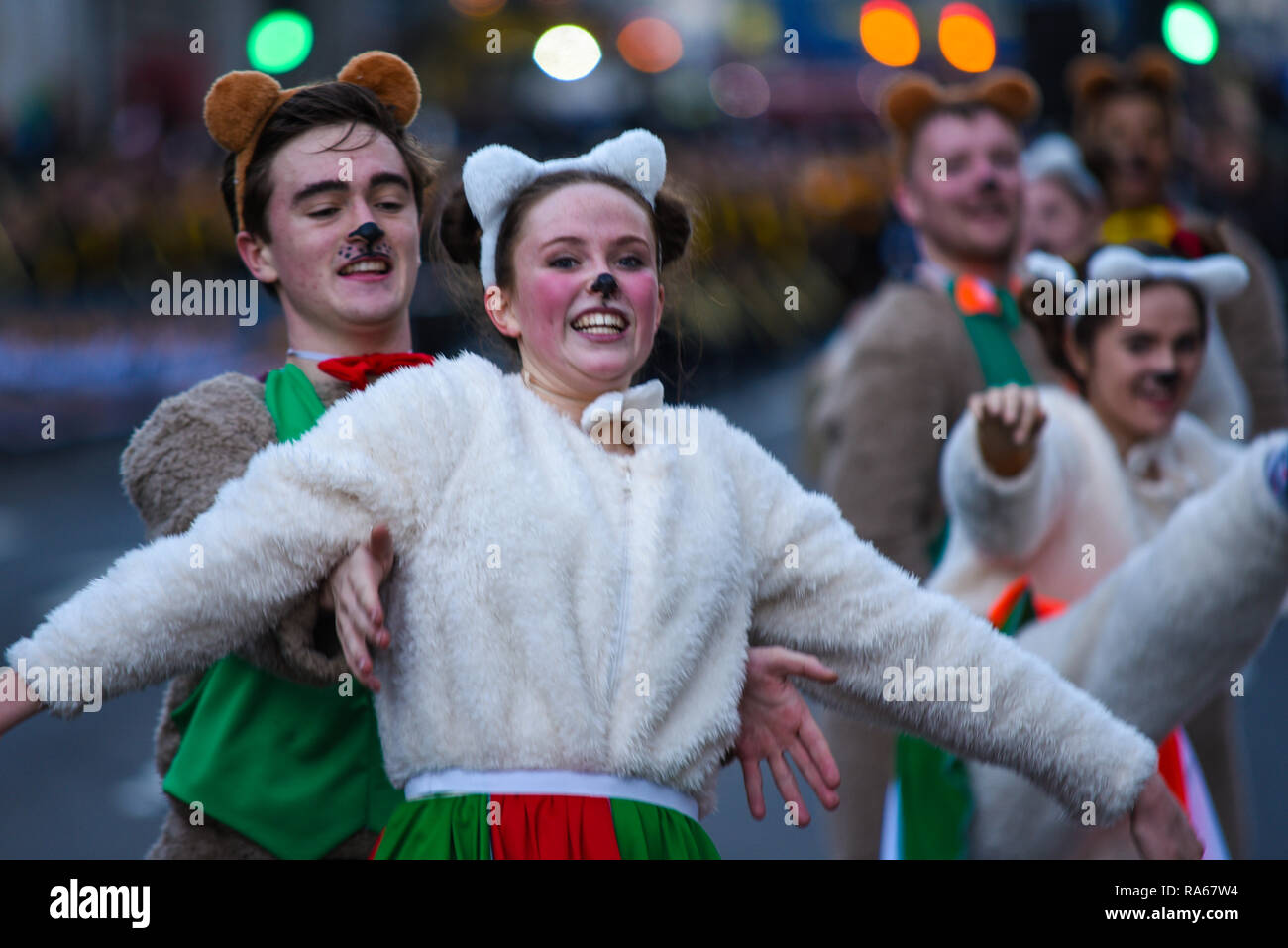 London Borough of Hillingdon Teddy Bear's picnic a Londra il primo giorno del nuovo anno Parade, UK. In costume Foto Stock