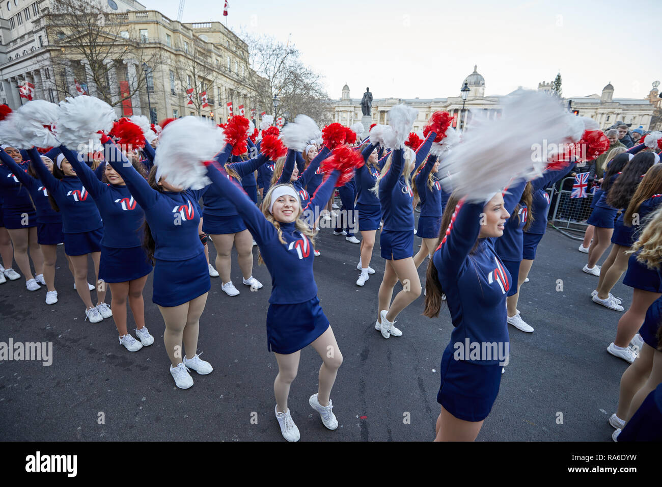 Londra, Regno Unito. 1a gen, 2019. I membri di The Varsity spirito Cheerleaders All-American partecipando a Londra è l'annuale sfilata di Capodanno. Credito: Kevin J. Frost/Alamy Live News Foto Stock